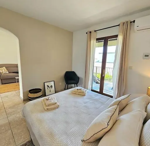 Bel Avec Piscine Cap Corse- Sisco Appartement *