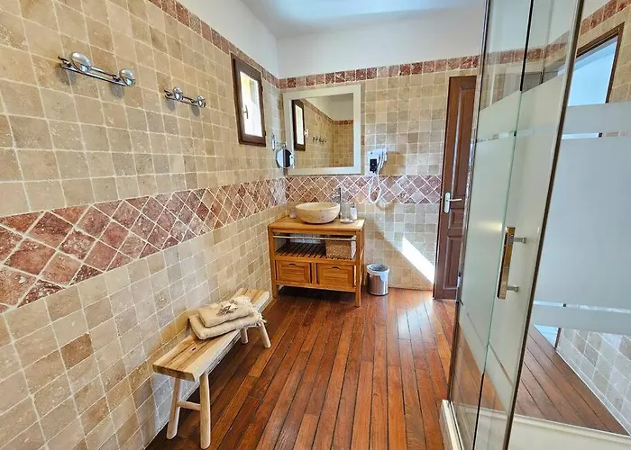 Bel Avec Piscine Cap Corse- Sisco Appartement *